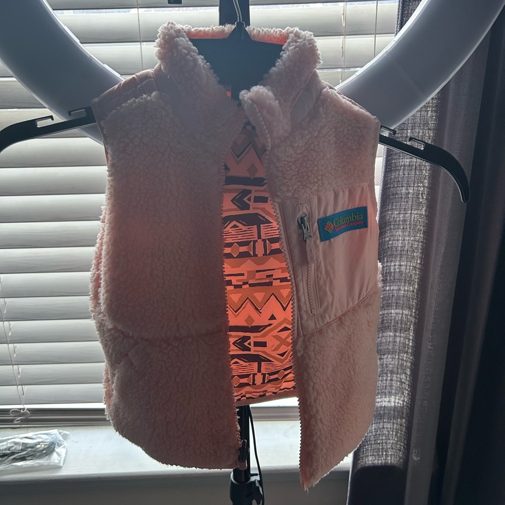 Columbia Peach colored Sherpa Fleece Vest with Patterned Lining. Reversible.